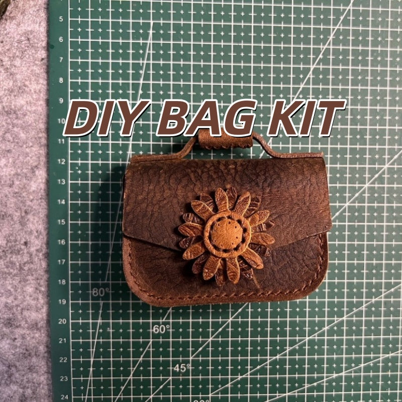DIY Leather Daisy Keychain Bag Kit – Handmade Cowhide Car Key Holder Craft Set for Beginners (Multifunction Mini Wallet & Lipstick Case)
