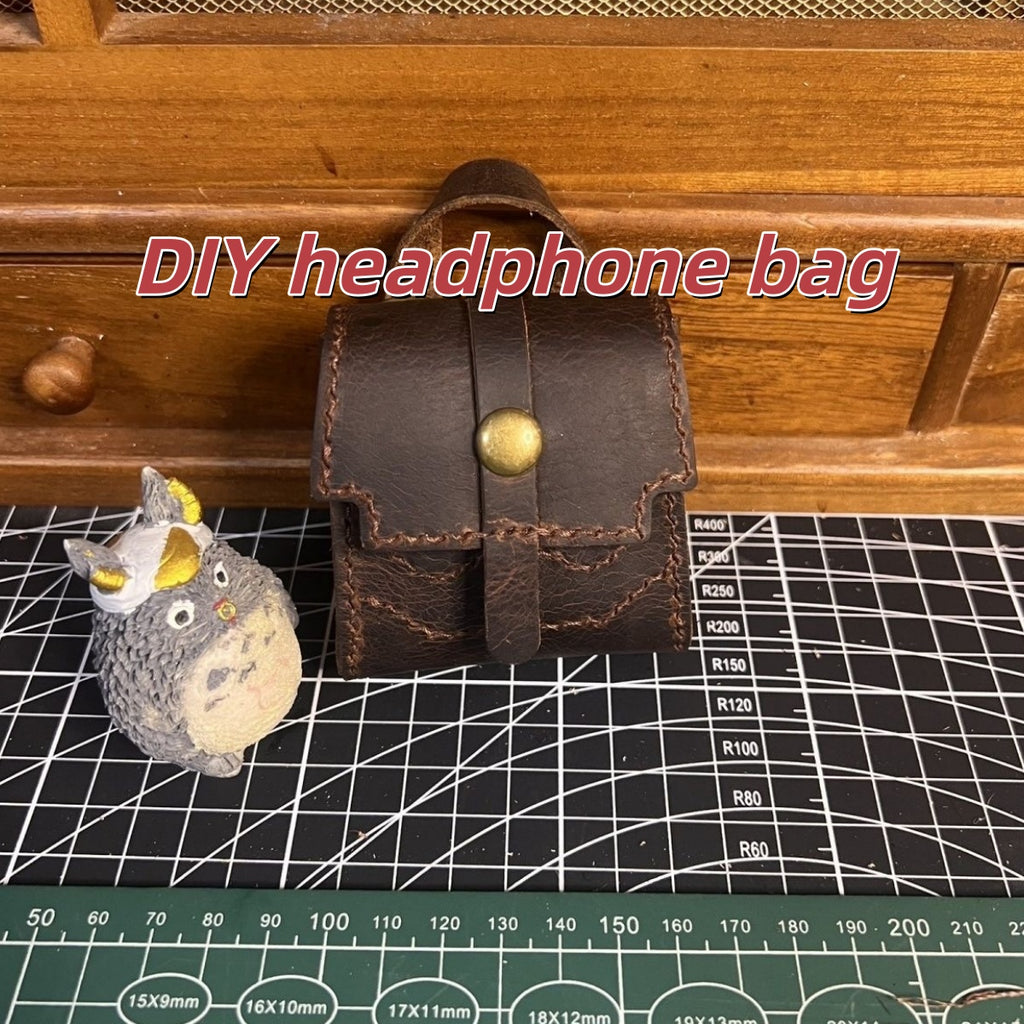 DIY Waxed Leather Earphone Case Kit – Vintage Handmade Earbuds Pouch Craft Set for Beginners (AirPods Storage Bag, Rustic Style)