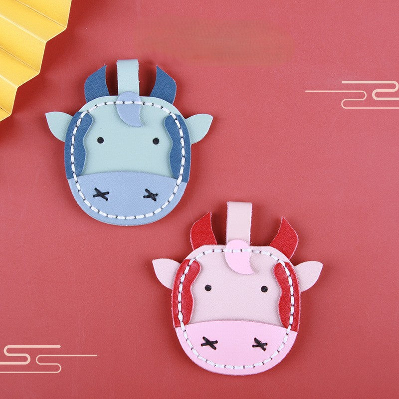 DIY Cow Keychain Craft Kit | Beginner-Friendly Leather Keychain Set | Handmade Cow-Shaped Keyring Gift DIY Sewing Kit
