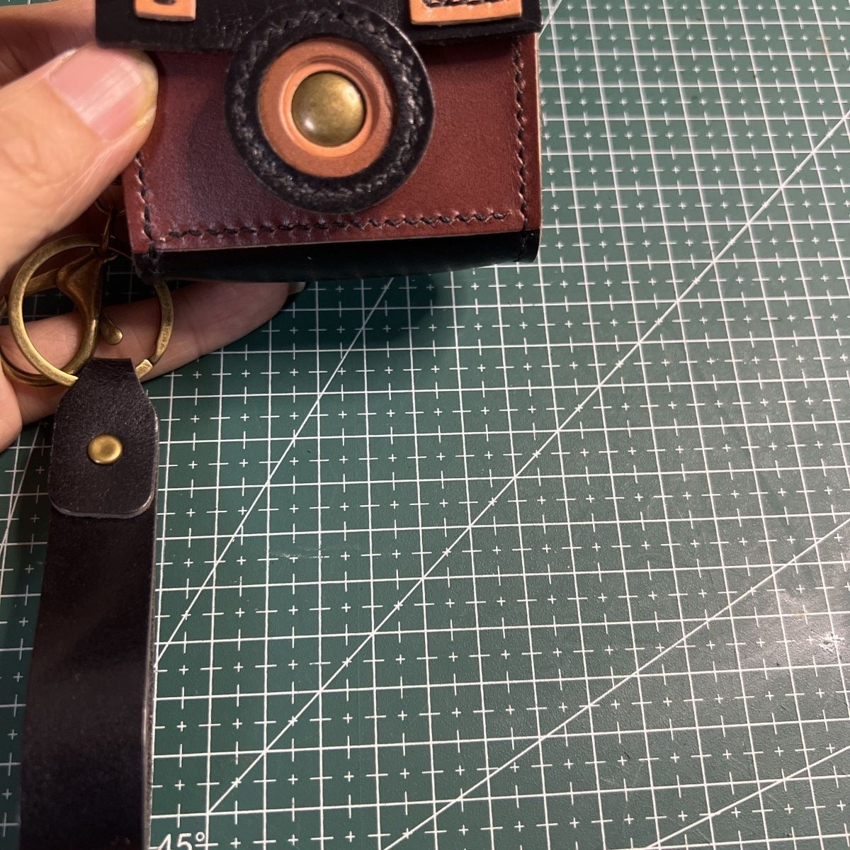 DIY Leather Earphone Case Kit – Handmade Cowhide Keychain Bag Craft Set for Beginners (Video Tutorial Included)