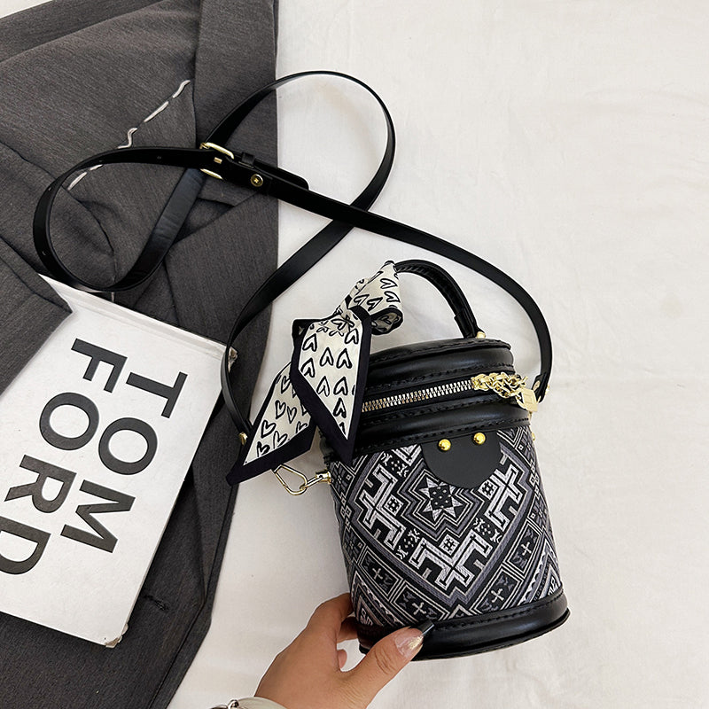 DIY PU Leather Bucket Bag Kit for Beginners – Handmade Shoulder & Crossbody Bag Sewing Kit with Pre-Cut Materials and Video Tutorial