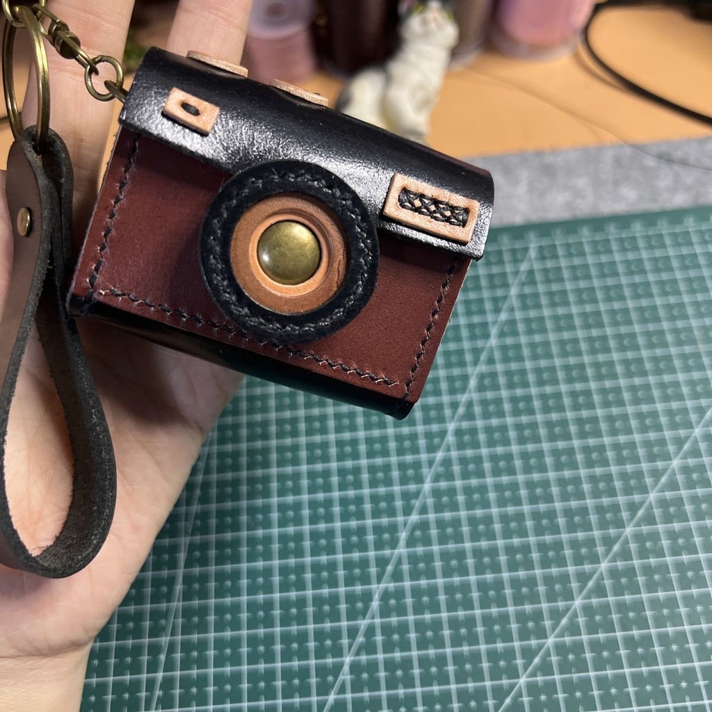 DIY Leather Earphone Case Kit – Handmade Cowhide Keychain Bag Craft Set for Beginners (Video Tutorial Included)