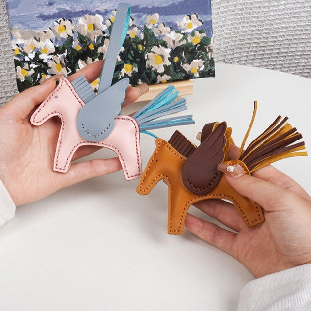 DIY Genuine Leather Pegasus Keychain Kit for Beginners – Handmade Bag Charm, Car Pendant & Key Ring Craft Set with Video Tutorial