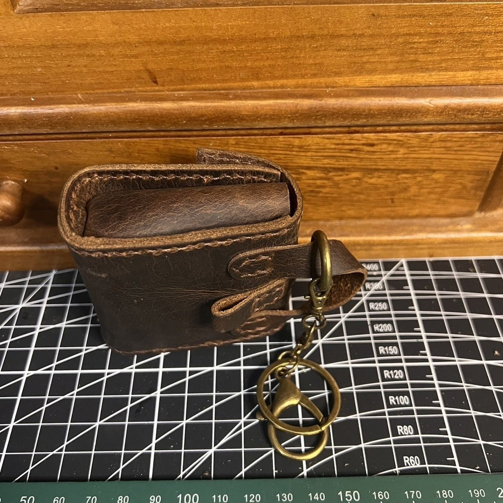 DIY Waxed Leather Earphone Case Kit – Vintage Handmade Earbuds Pouch Craft Set for Beginners (AirPods Storage Bag, Rustic Style)