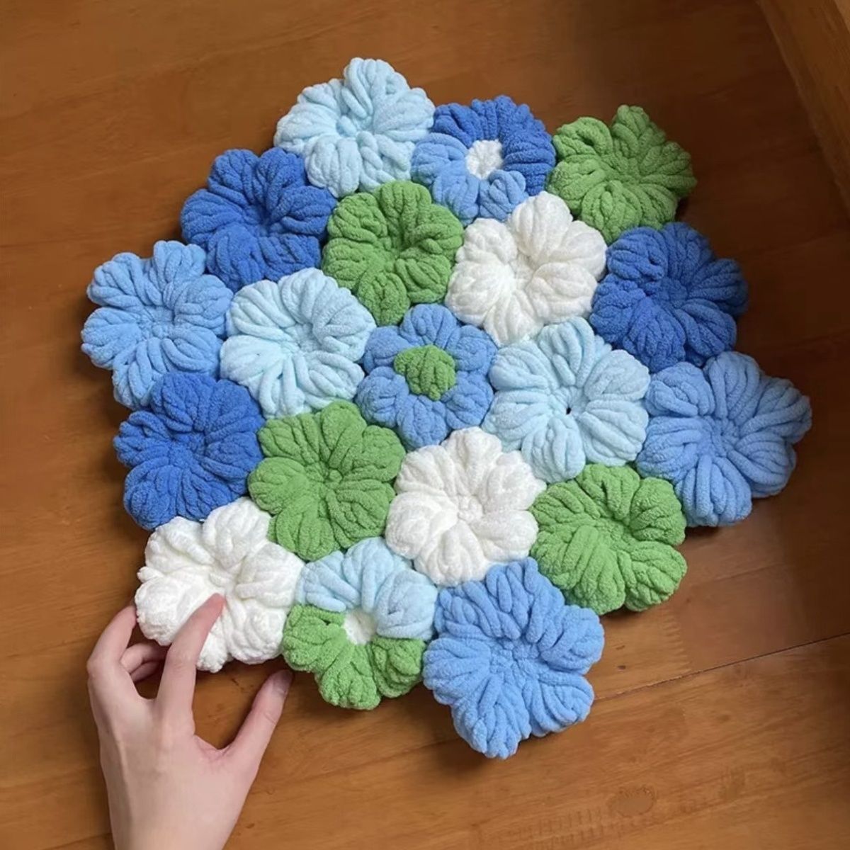DIY Puff Flower Seat Cushion Crochet Kit – Handmade Ice Silk Yarn Chair Pad Craft Set for Beginners with Video Tutorial