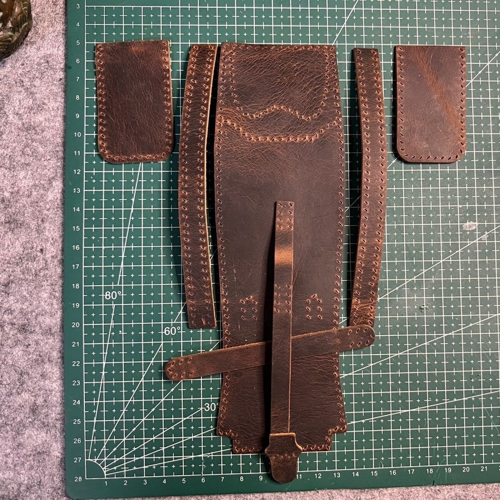 DIY Waxed Leather Earphone Case Kit – Vintage Handmade Earbuds Pouch Craft Set for Beginners (AirPods Storage Bag, Rustic Style)