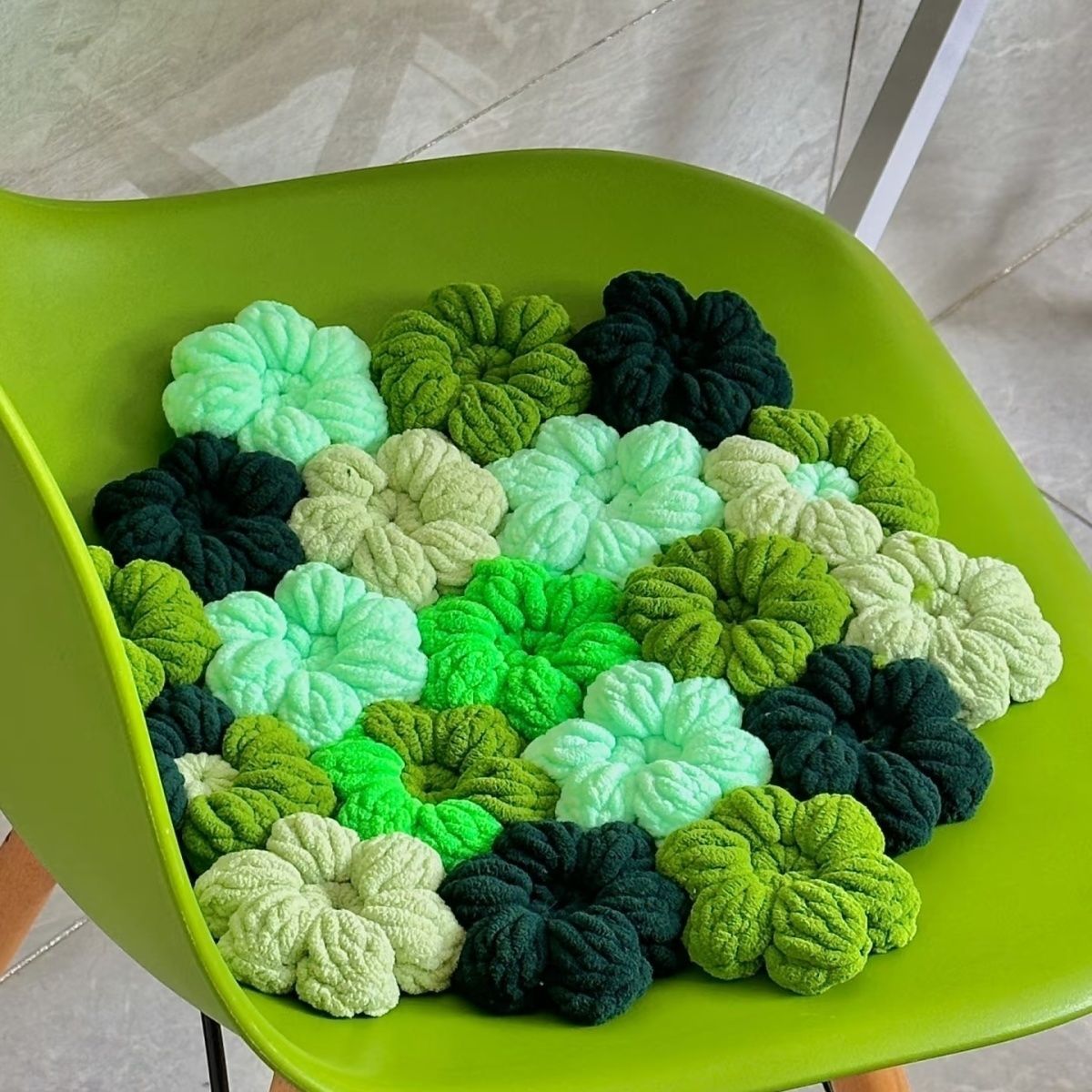 DIY Puff Flower Seat Cushion Crochet Kit – Handmade Ice Silk Yarn Chair Pad Craft Set for Beginners with Video Tutorial