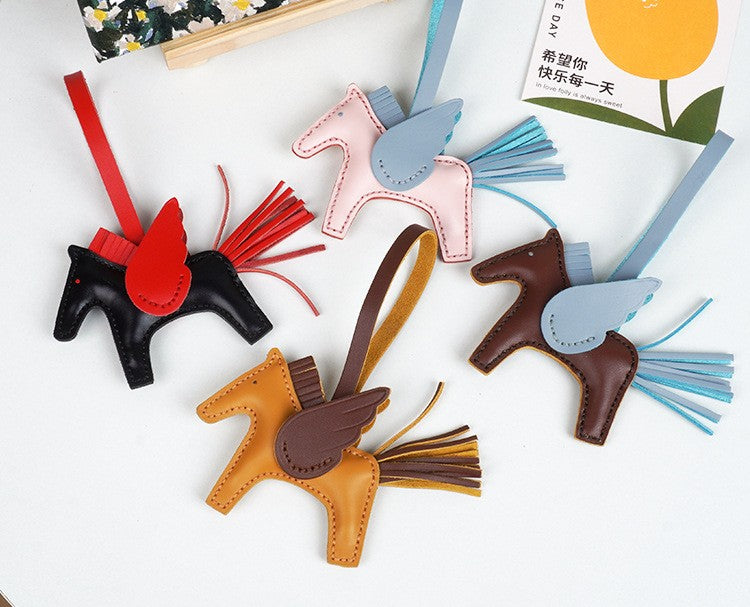 DIY Genuine Leather Pegasus Keychain Kit for Beginners – Handmade Bag Charm, Car Pendant & Key Ring Craft Set with Video Tutorial