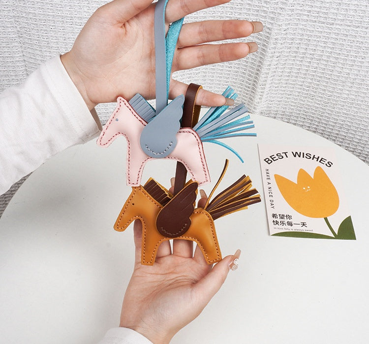 DIY Genuine Leather Pegasus Keychain Kit for Beginners – Handmade Bag Charm, Car Pendant & Key Ring Craft Set with Video Tutorial