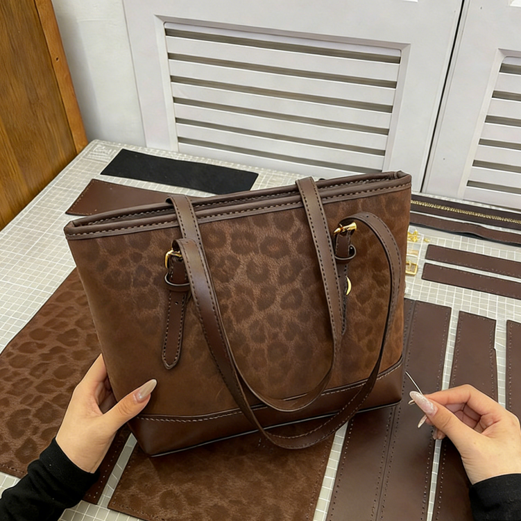 DIY PU Leather Tote Bag Kit for Beginners – Pre-Cut & Pre-Punched Handbag Sewing Kit with Video Tutorial, Crossbody & Shoulder Bag Craft Set