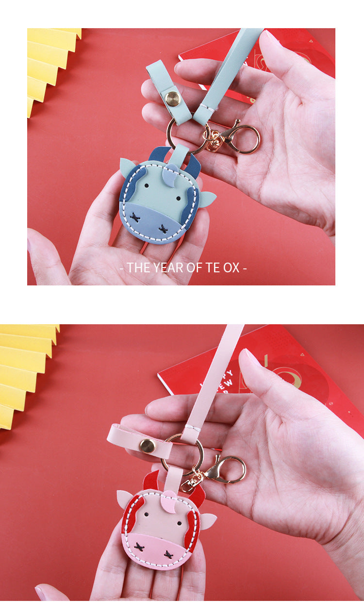 DIY Cow Keychain Craft Kit | Beginner-Friendly Leather Keychain Set | Handmade Cow-Shaped Keyring Gift DIY Sewing Kit