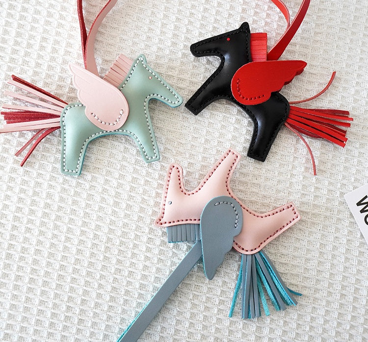 DIY Genuine Leather Pegasus Keychain Kit for Beginners – Handmade Bag Charm, Car Pendant & Key Ring Craft Set with Video Tutorial