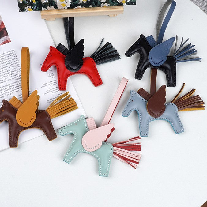 DIY Genuine Leather Pegasus Keychain Kit for Beginners – Handmade Bag Charm, Car Pendant & Key Ring Craft Set with Video Tutorial