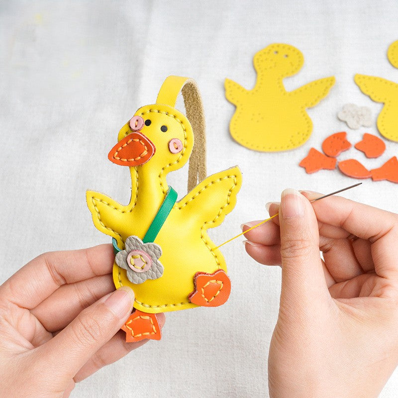 DIY Leather Duck Keychain Kit – Handmade Cute Duck Charm Craft Set in PU & Genuine Leather