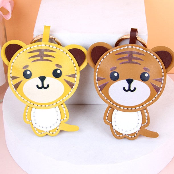 DIY Tiger Keychain Leather Craft Kit – Pre-Cut Cowhide Sewing Kit with Video Tutorial, Handmade Animal Keyring DIY Set