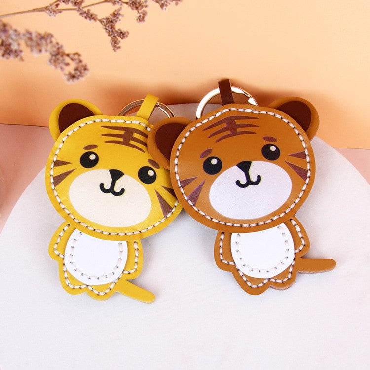 DIY Tiger Keychain Leather Craft Kit – Pre-Cut Cowhide Sewing Kit with Video Tutorial, Handmade Animal Keyring DIY Set