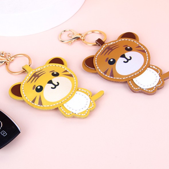 DIY Tiger Keychain Leather Craft Kit – Pre-Cut Cowhide Sewing Kit with Video Tutorial, Handmade Animal Keyring DIY Set