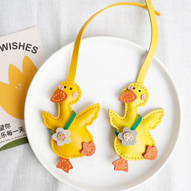 DIY Leather Duck Keychain Kit – Handmade Cute Duck Charm Craft Set in PU & Genuine Leather