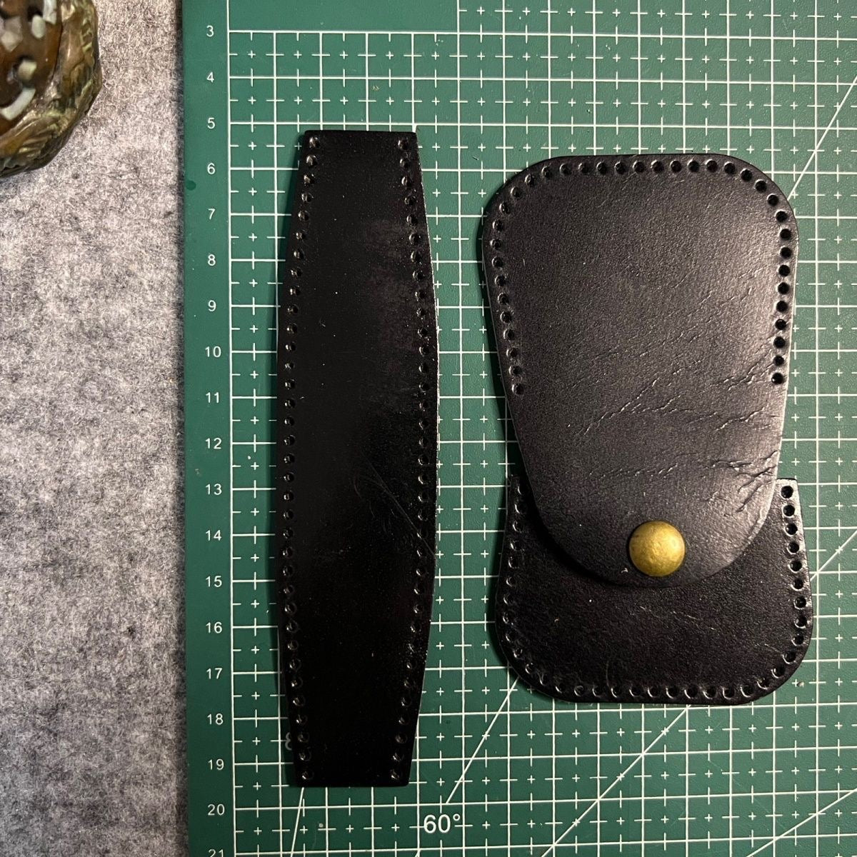 DIY Leather Earphone Case Keychain Kit – Handmade Cowhide Mini Pouch Craft Set for Beginners (Black, AirPods Holder & Key Bag)