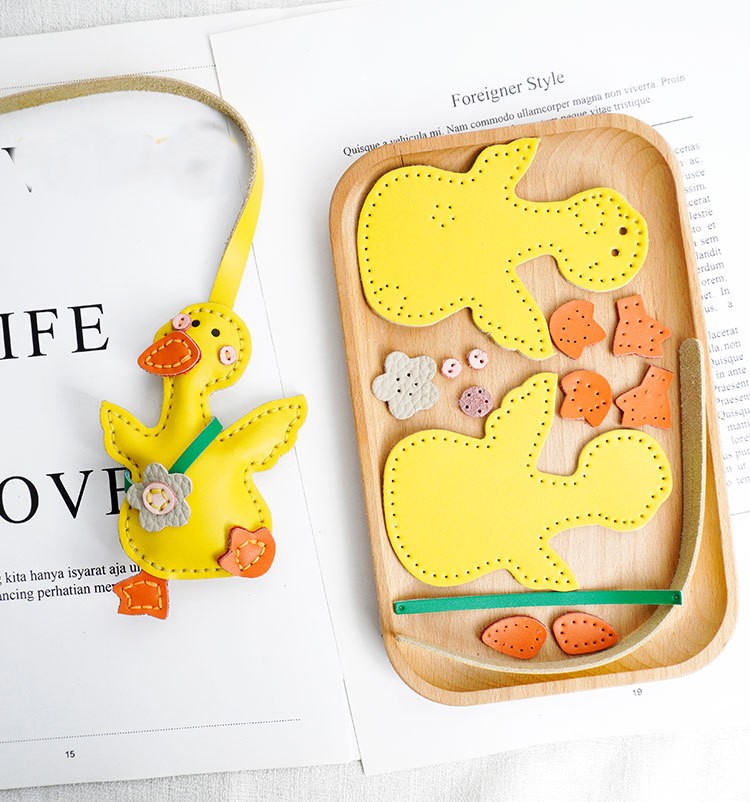 DIY Leather Duck Keychain Kit – Handmade Cute Duck Charm Craft Set in PU & Genuine Leather
