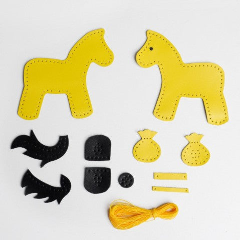 DIY Leather Horse Keychain Kit – Handmade Genuine Leather Craft Set with Video Tutorial (Multicolor)