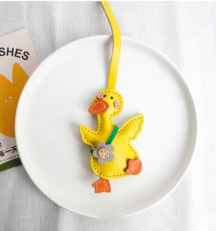 DIY Leather Duck Keychain Kit – Handmade Cute Duck Charm Craft Set in PU & Genuine Leather
