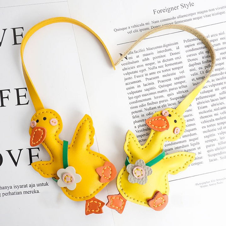 DIY Leather Duck Keychain Kit – Handmade Cute Duck Charm Craft Set in PU & Genuine Leather