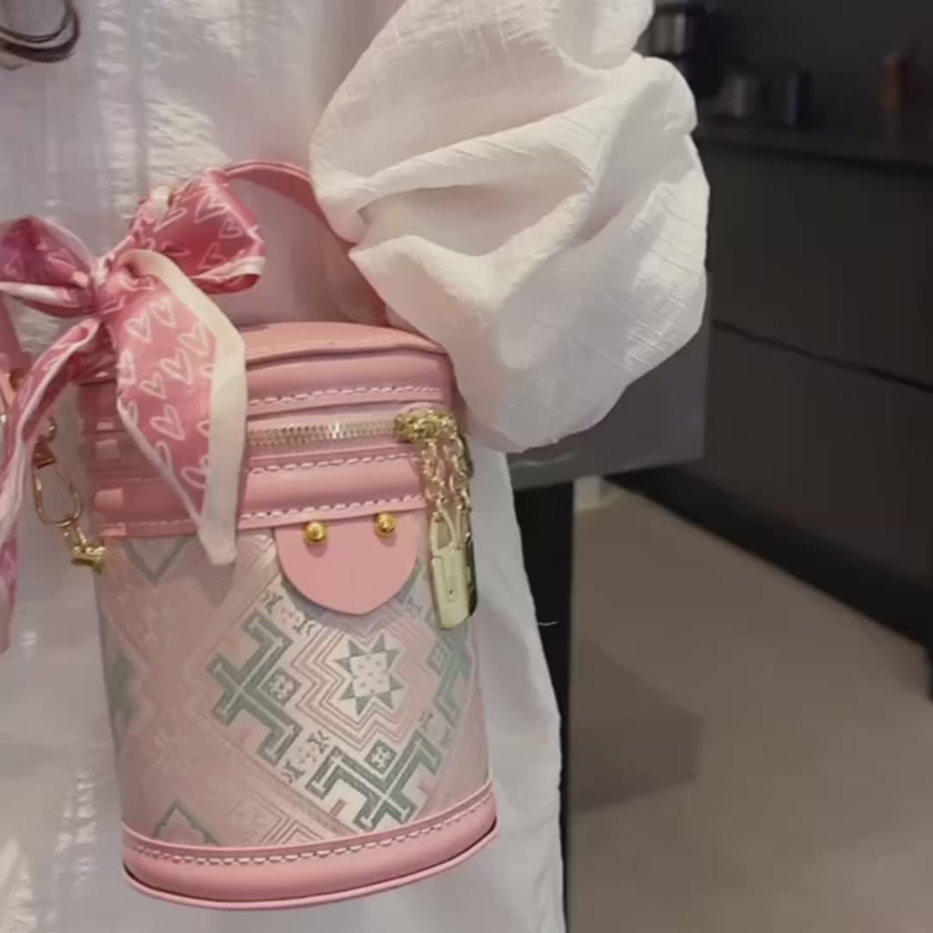 DIY PU Leather Bucket Bag Kit for Beginners – Handmade Shoulder & Crossbody Bag Sewing Kit with Pre-Cut Materials and Video Tutorial